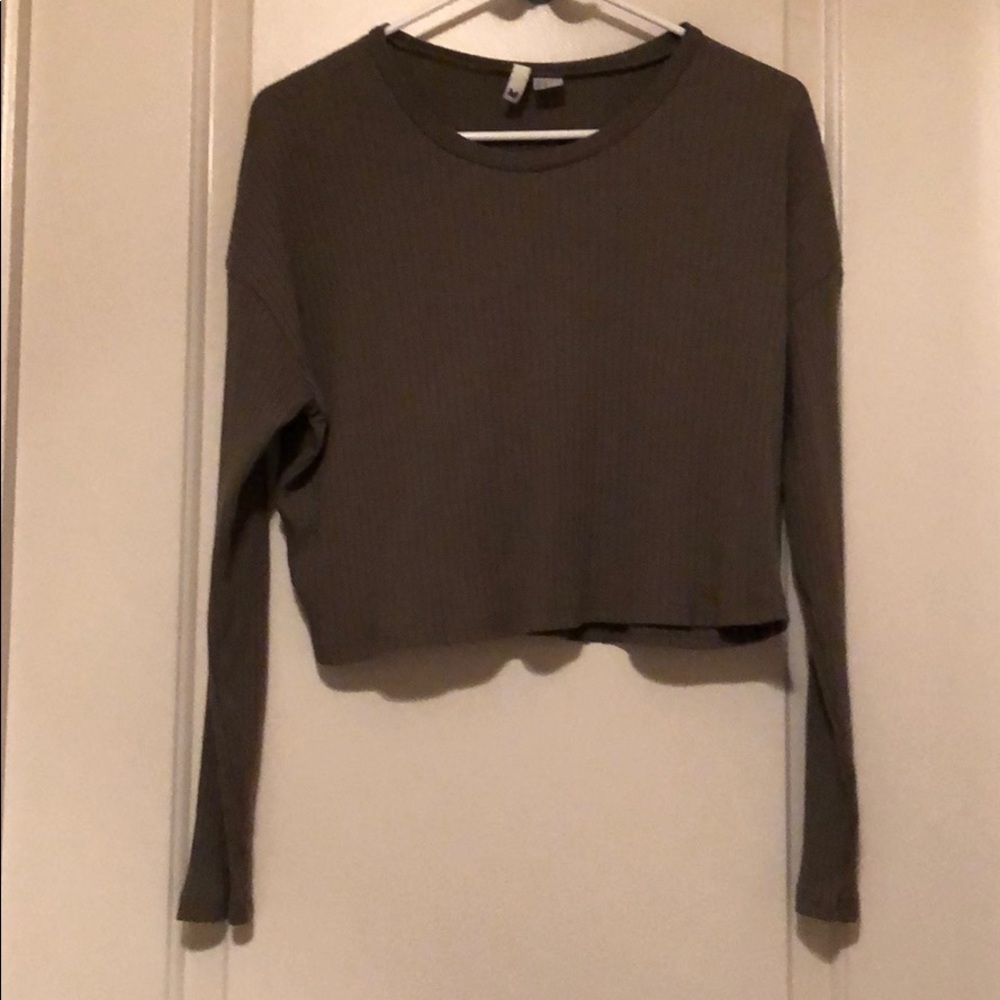 Cropped long sleeve shirt